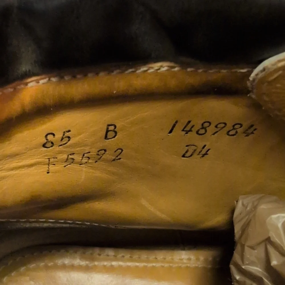 Cole Haan Country VTG Chukka Boot Vibram Sole 8.5 brown EUC